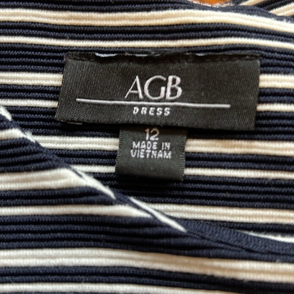 NAVY/WHITE DRESS - Picture 4 of 5